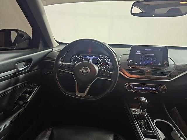 Photo of 2020 Super Black Nissan Altima