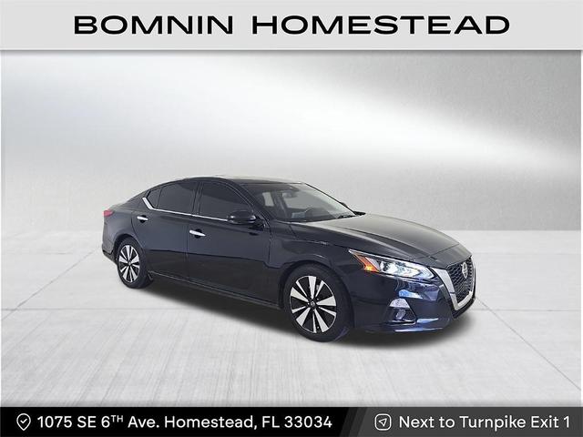 Photo of 2020 Super Black Nissan Altima