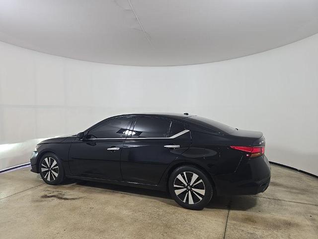 Photo of 2020 Super Black Nissan Altima