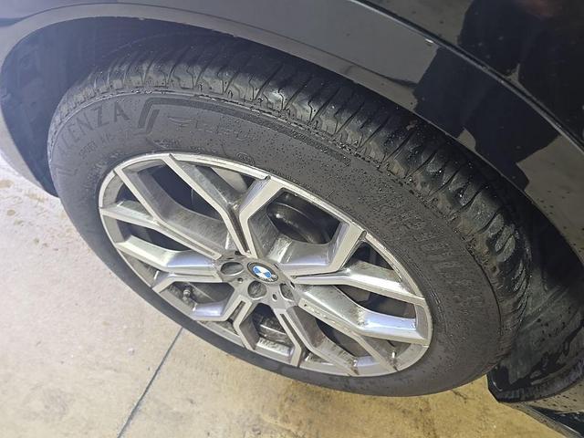 Photo of 2024 Black Sapphire Metallic BMW X7