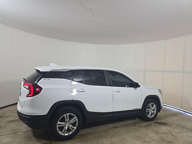 Photo of 2022 Summit White GMC Terrain
