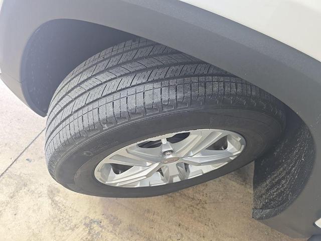 Photo of 2022 Summit White GMC Terrain
