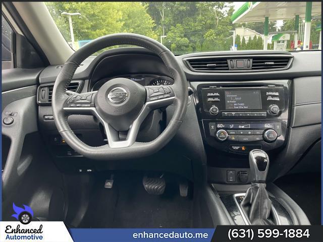 Photo of 2017 Glacier White Nissan Rogue