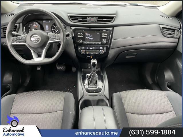 Photo of 2017 Glacier White Nissan Rogue