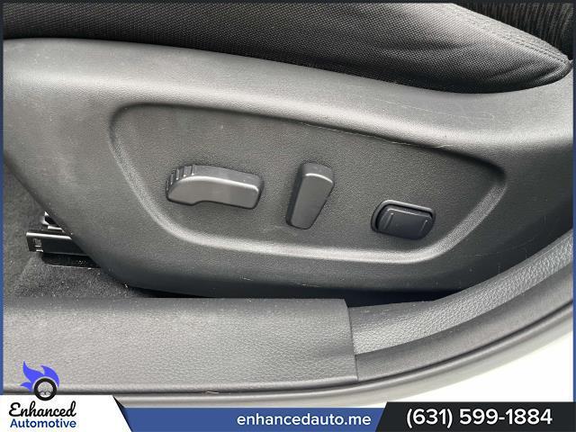 Photo of 2017 Glacier White Nissan Rogue