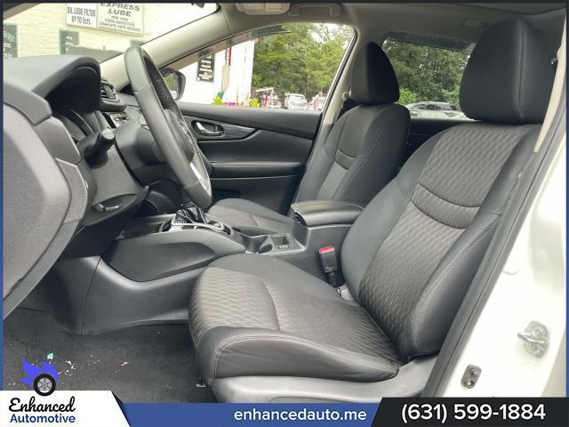 Photo of 2017 Glacier White Nissan Rogue