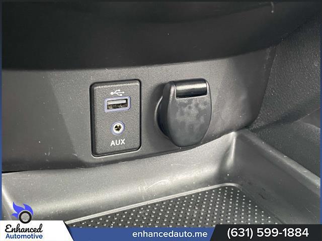 Photo of 2017 Glacier White Nissan Rogue