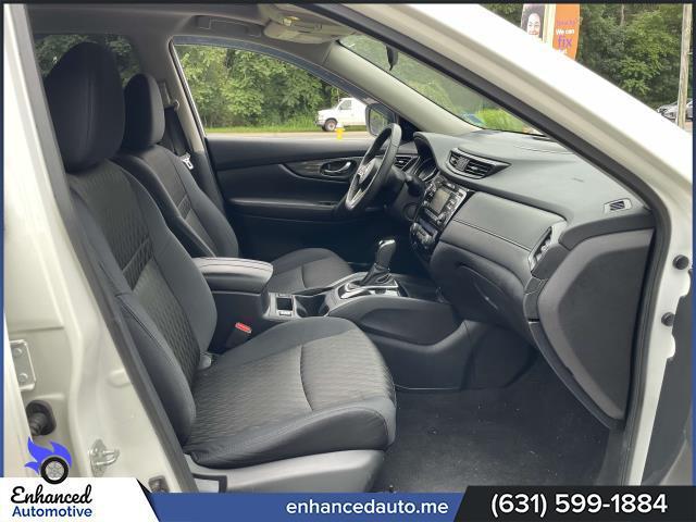 Photo of 2017 Glacier White Nissan Rogue
