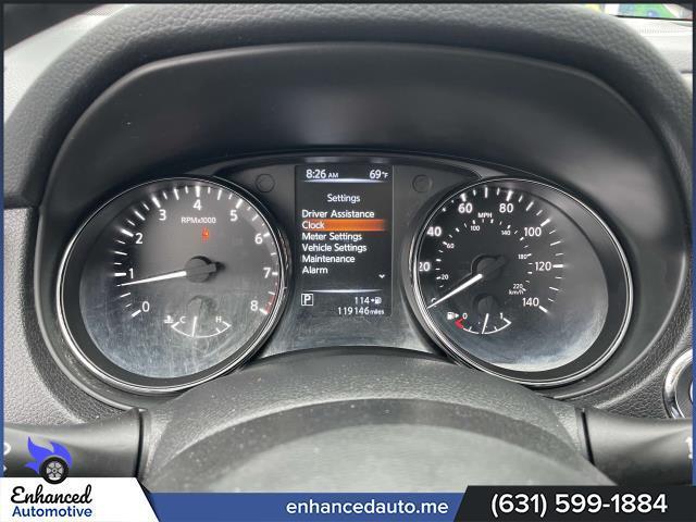 Photo of 2017 Glacier White Nissan Rogue