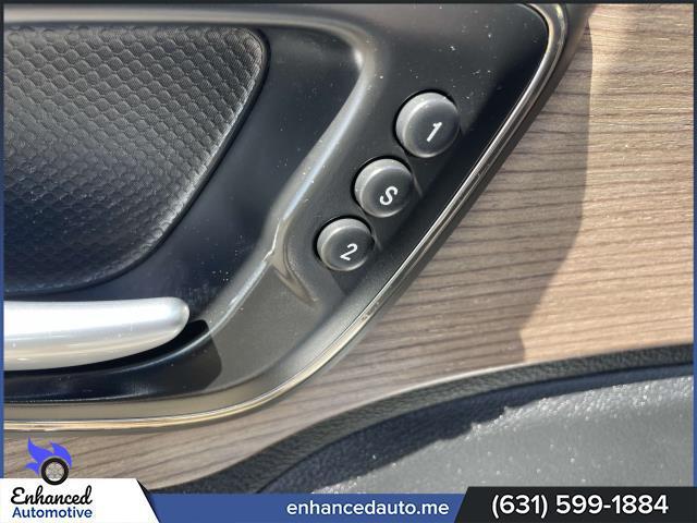 Photo of 2015 Bright White Clearcoat Chrysler 200