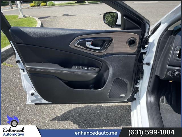 Photo of 2015 Bright White Clearcoat Chrysler 200