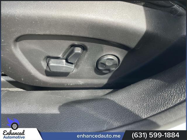 Photo of 2015 Bright White Clearcoat Chrysler 200