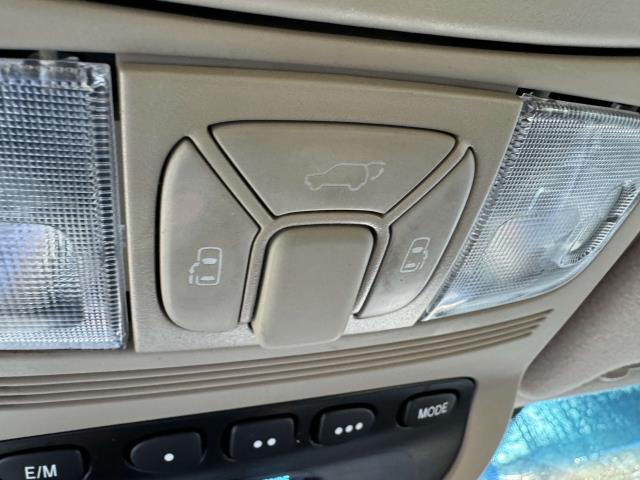 Photo of 2007 Natural White Toyota Sienna