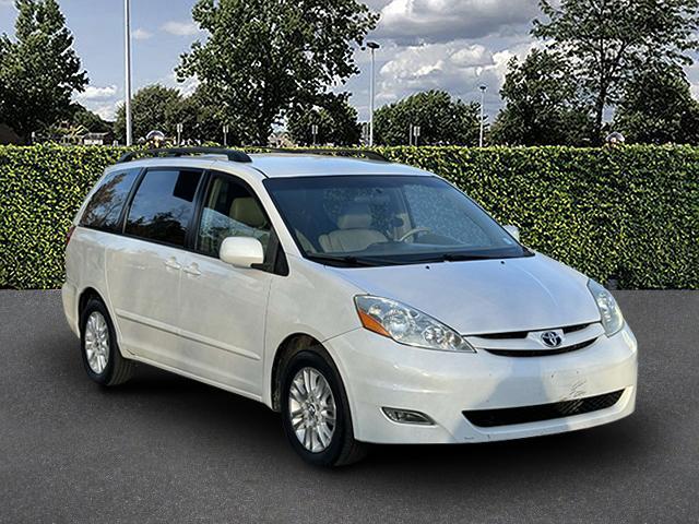 Photo of 2007 Natural White Toyota Sienna