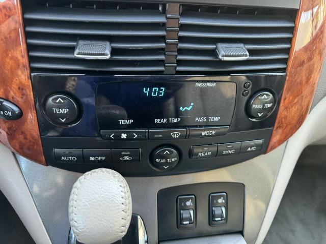 Photo of 2007 Natural White Toyota Sienna