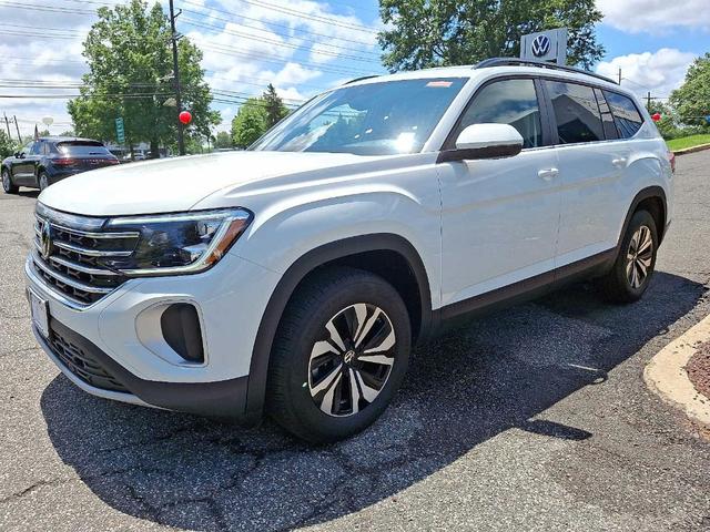 Photo of 2025 Pure White Volkswagen Atlas