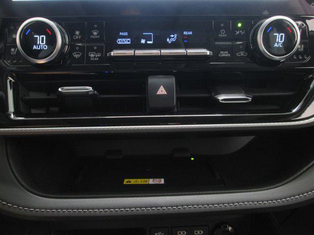 Photo of 2023 Wind Chill Pearl Toyota Highlander Hybrid