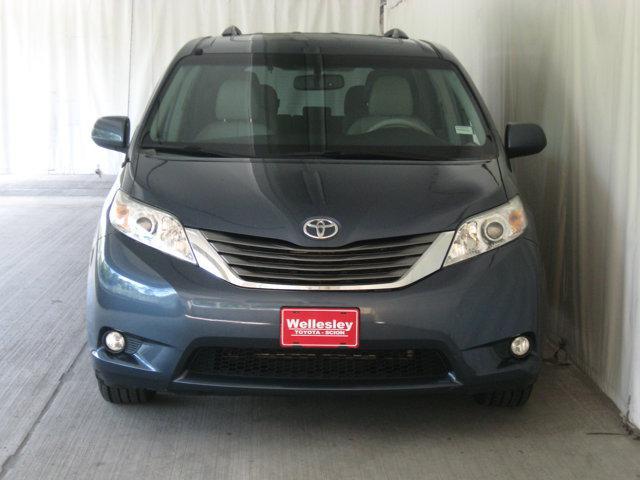 Photo of 2014 Shoreline Blue Pearl Toyota Sienna