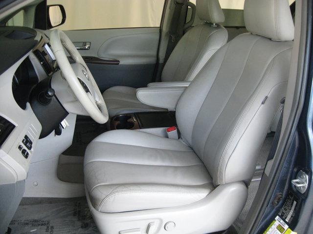 Photo of 2014 Shoreline Blue Pearl Toyota Sienna