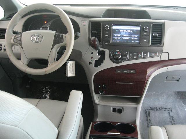 Photo of 2014 Shoreline Blue Pearl Toyota Sienna