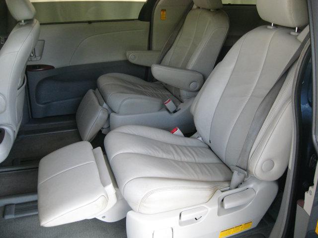 Photo of 2014 Shoreline Blue Pearl Toyota Sienna