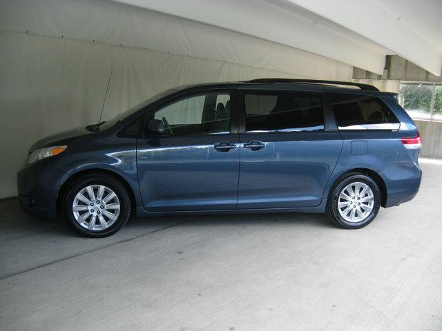 Photo of 2014 Shoreline Blue Pearl Toyota Sienna