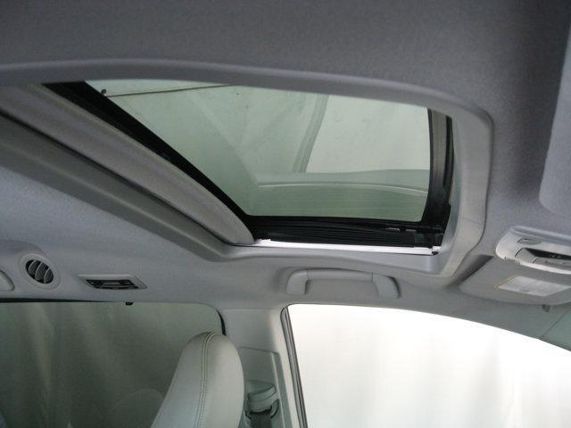 Photo of 2014 Shoreline Blue Pearl Toyota Sienna