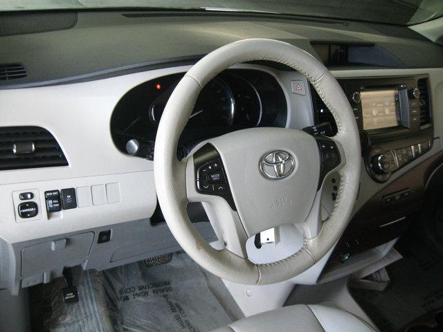 Photo of 2014 Shoreline Blue Pearl Toyota Sienna