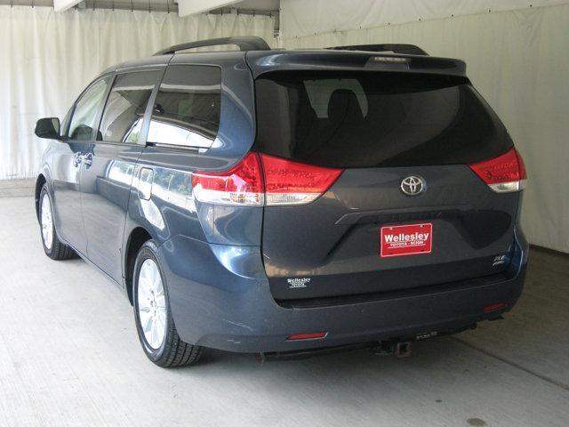 Photo of 2014 Shoreline Blue Pearl Toyota Sienna