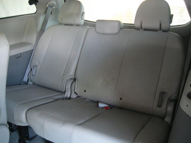 Photo of 2014 Shoreline Blue Pearl Toyota Sienna