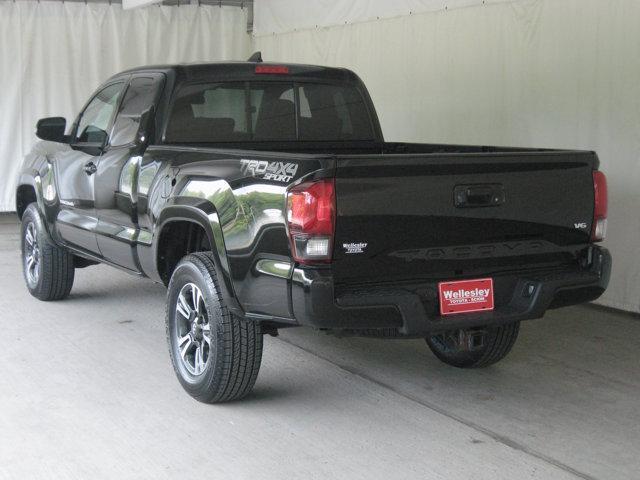 Photo of 2018 Midnight Black Metallic Toyota Tacoma