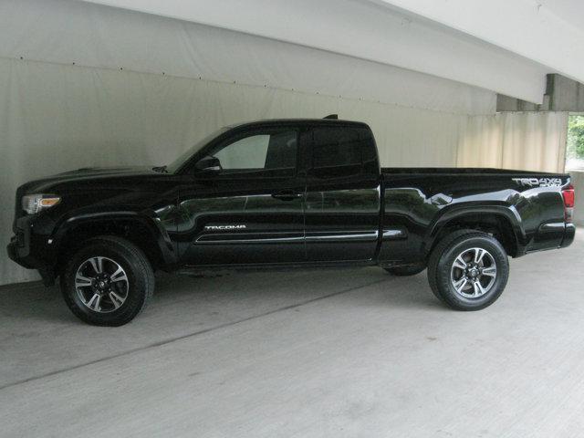 Photo of 2018 Midnight Black Metallic Toyota Tacoma