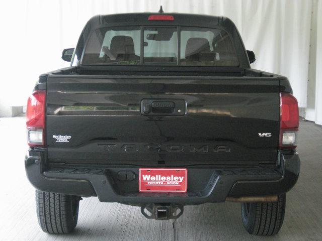 Photo of 2018 Midnight Black Metallic Toyota Tacoma