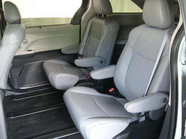 Photo of 2022 Celestial Silver Metallic Toyota Sienna