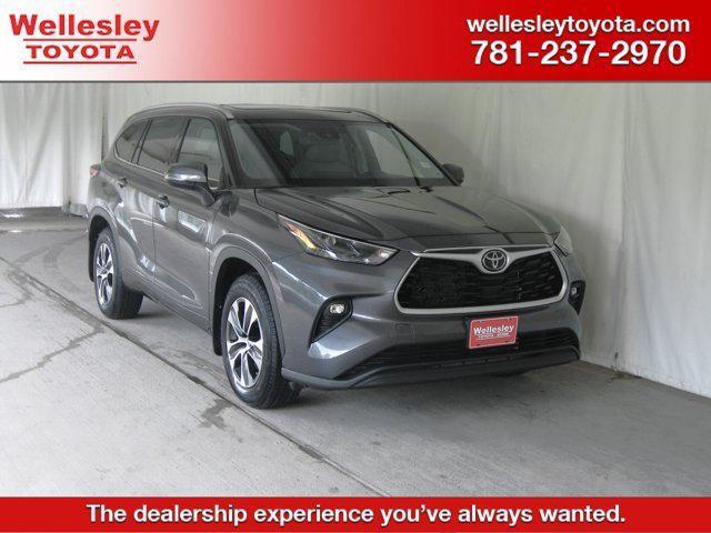 Photo of 2022 Magnetic Gray Metallic Toyota Highlander