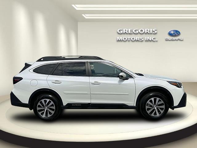 Photo of 2022 Crystal White Pearl Subaru Outback