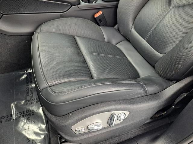 Photo of 2020 Dolomite Silver Metallic Porsche Macan