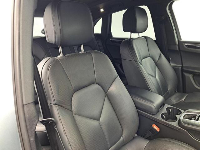 Photo of 2020 Dolomite Silver Metallic Porsche Macan