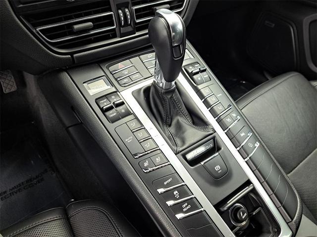 Photo of 2020 Dolomite Silver Metallic Porsche Macan