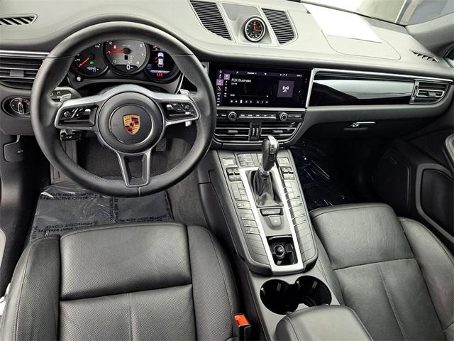 Photo of 2020 Dolomite Silver Metallic Porsche Macan
