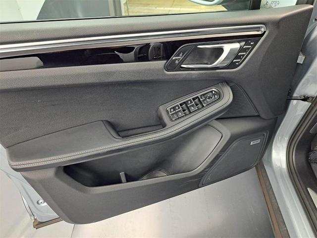 Photo of 2020 Dolomite Silver Metallic Porsche Macan