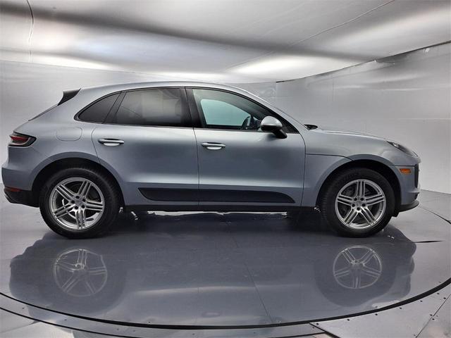 Photo of 2020 Dolomite Silver Metallic Porsche Macan