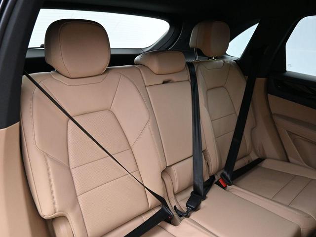 Photo of 2021 Moonlight Blue Metallic Porsche Cayenne