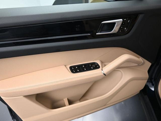 Photo of 2021 Moonlight Blue Metallic Porsche Cayenne