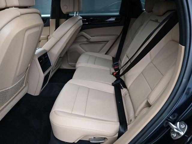 Photo of 2021 Moonlight Blue Metallic Porsche Cayenne