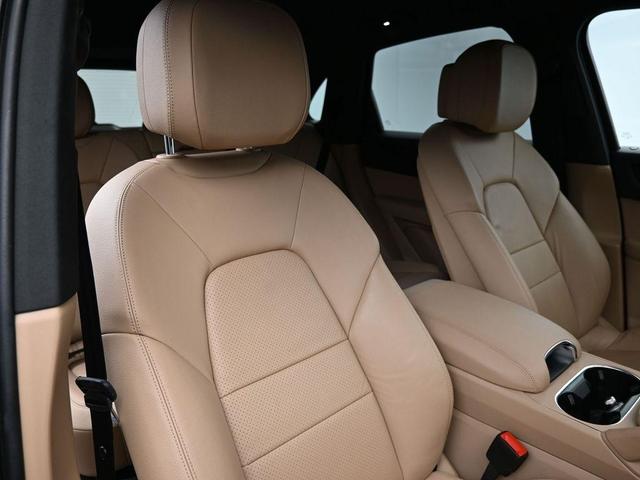 Photo of 2021 Moonlight Blue Metallic Porsche Cayenne