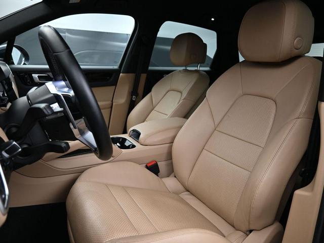 Photo of 2021 Moonlight Blue Metallic Porsche Cayenne