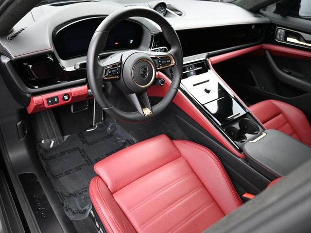Photo of 2025 Black Porsche Panamera