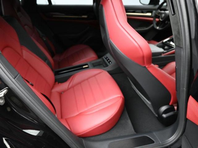 Photo of 2025 Black Porsche Panamera