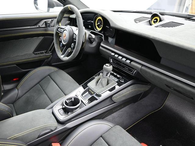 Photo of 2025 Ice Grey Metallic Porsche 911